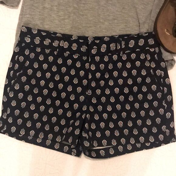 Khakis by GAP Shorts - 0 - Picture 1 of 3